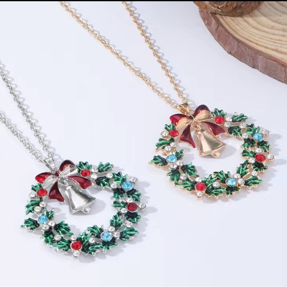 🌼 Christmas Necklace Wreath with Bell Charm Gold or Silver Tone